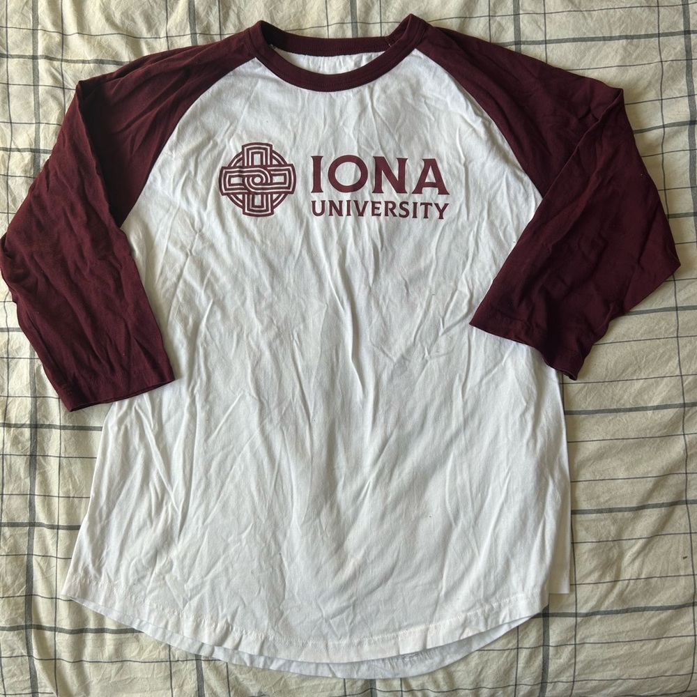 Iona University Welcome Day 2023 Men’s Shirt- L